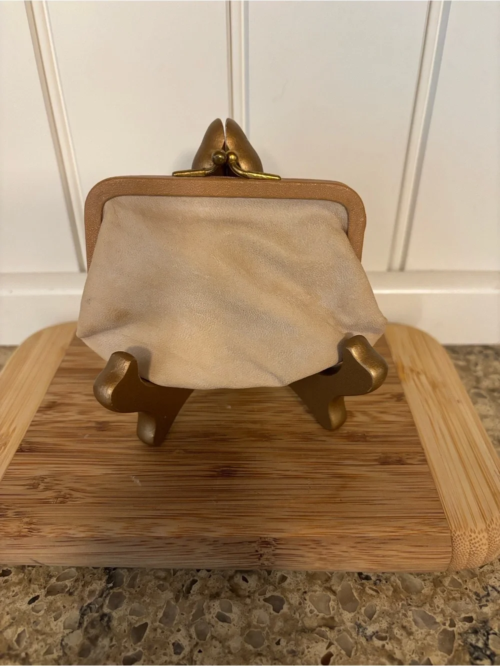 Vintage Simpro MC Cream/Tan Leather Coin Purse with Gold-Tone Kiss Lock